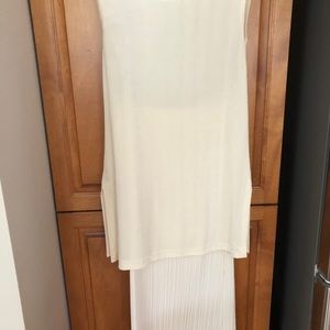 Two piece outfit (long sleeveless tunic and ribbed skirt), very good condition
